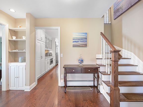 4th image of 40 Joels Ln