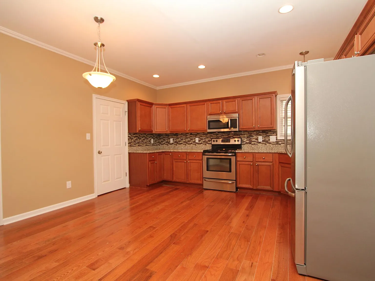 4 bed, 3.5 bath, 2651 sqft, $2,550 — Photo 3