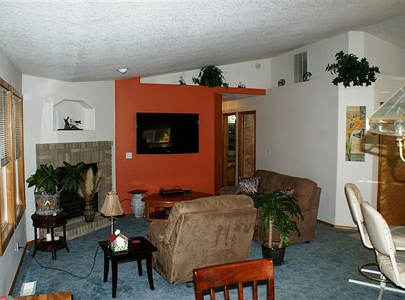 5th image of 1933 E Laurelwood Dr