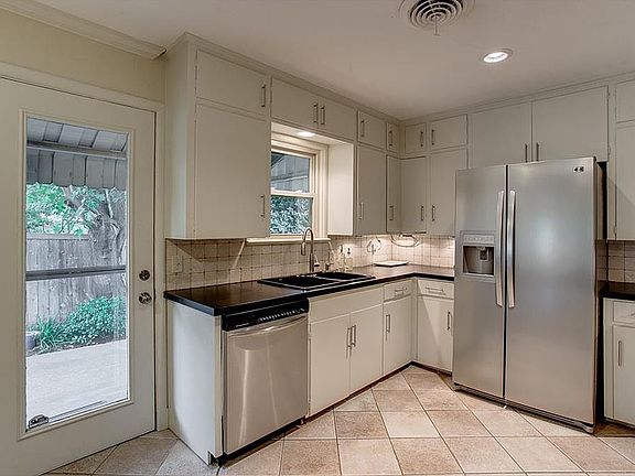 5th image of 3895 Gaspar Dr