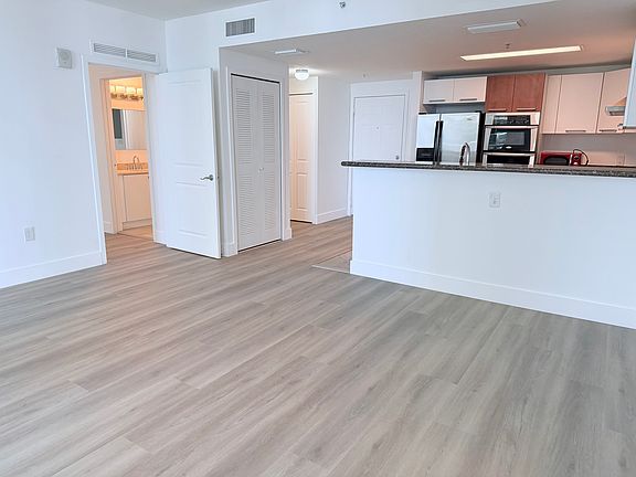 3rd image of 170 SE 14th St APT 1402