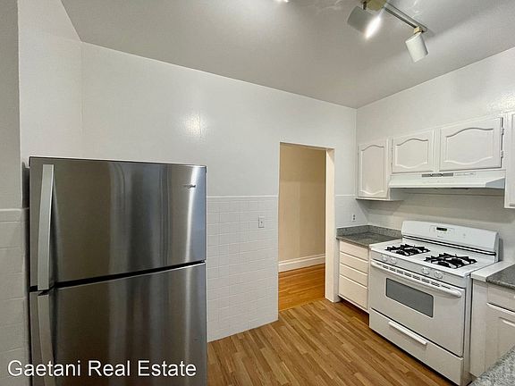 4th image of 1612 Larkin St