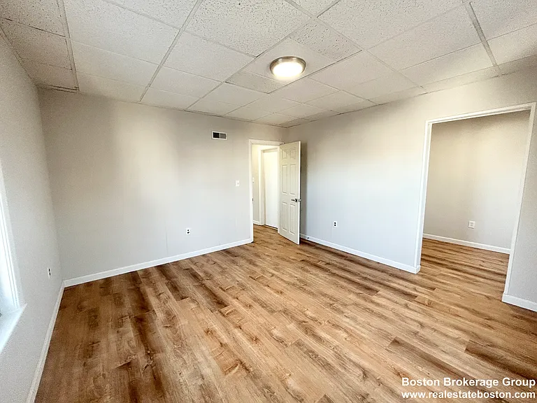 105 Buttonwood St #3 — Photo 4