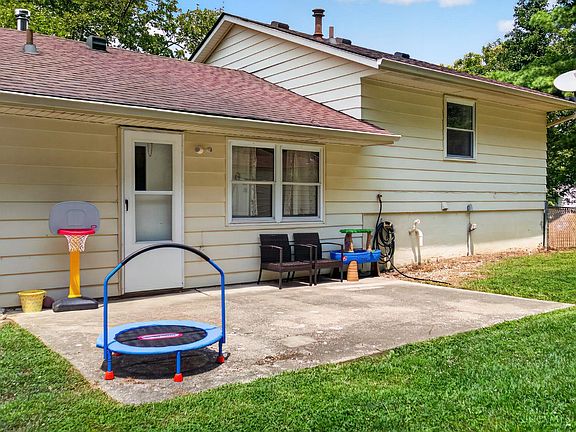 5th image of 1545 E Meadowbrook Dr