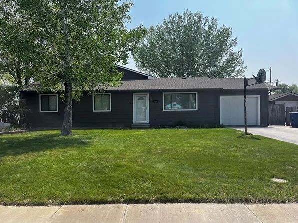 729 Montana Ave, Lovell, WY 82431