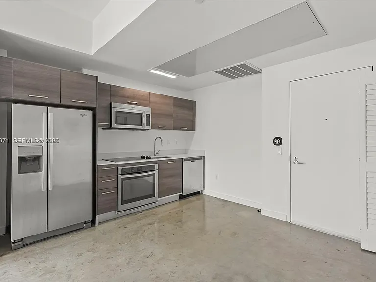 151 SE 1st St #Penthouse 04 — Photo 7