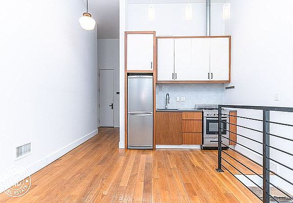 2nd image of 949 Willoughby Ave APT 103
