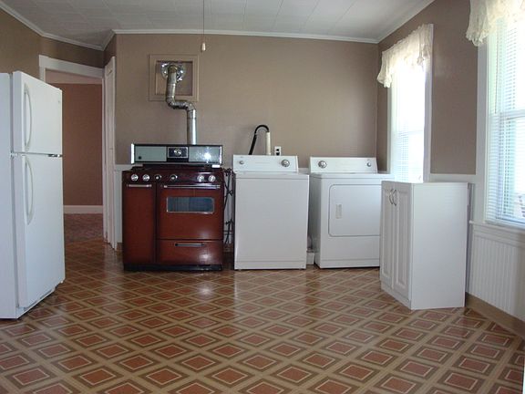 Kitchen from entry