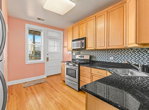 5th image of 4208 W Leland Ave #2