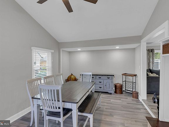 3rd image of 15 Wildflower Rd