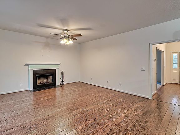 5th image of 18 Persimmon Wood Ct