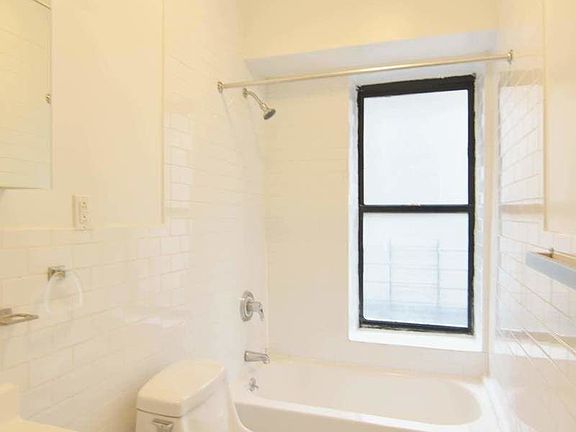 3rd image of 2 Pinehurst Ave APT B6