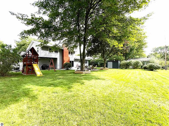 5th image of 3000 Canterbury Dr