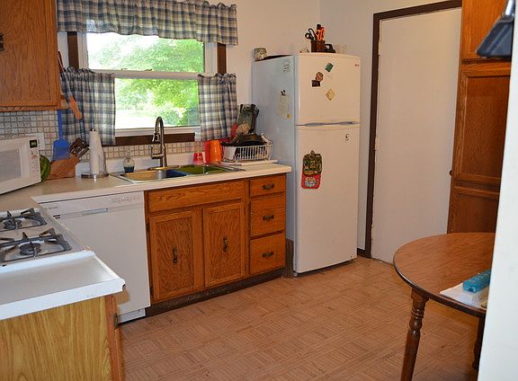 4th image of 7S405 Creek Dr