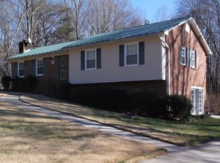 203 Valleyview Dr, King, NC 27021