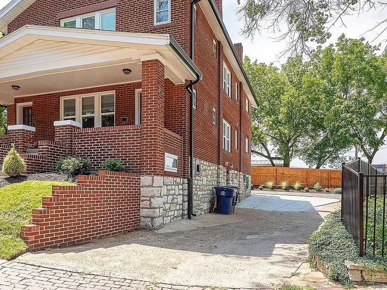 1035 Grandview Pl #A — Photo 2