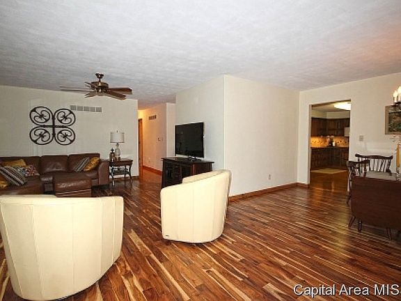 4th image of 200 S Glen Oak Dr