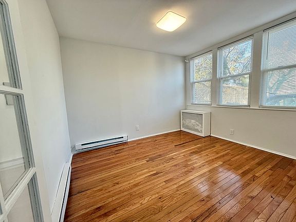 4th image of 7 Cliff St Floor Basement