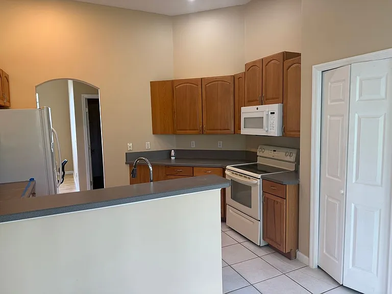 18 Poinbury Dr #SINGLE FAMILY — Photo 4