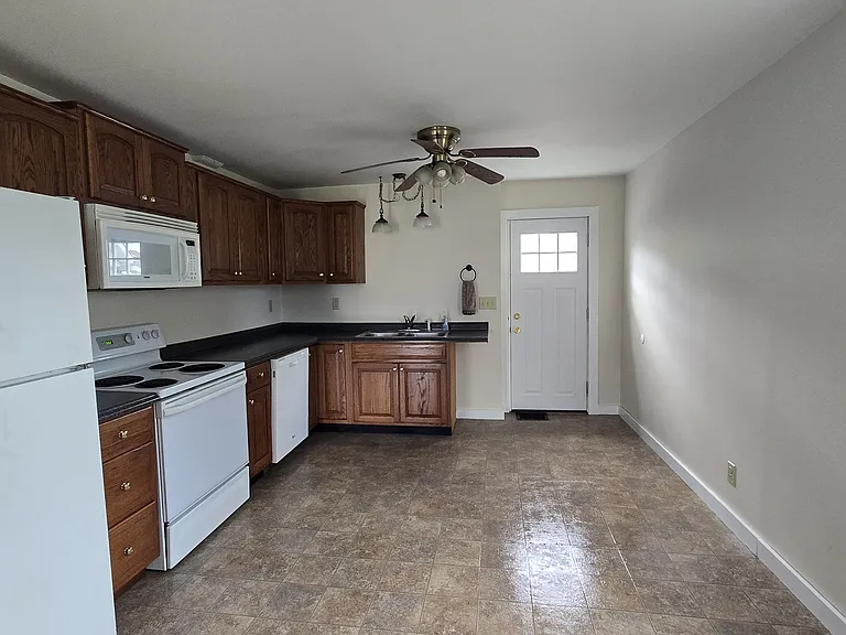 457 Wilson St — Photo 25