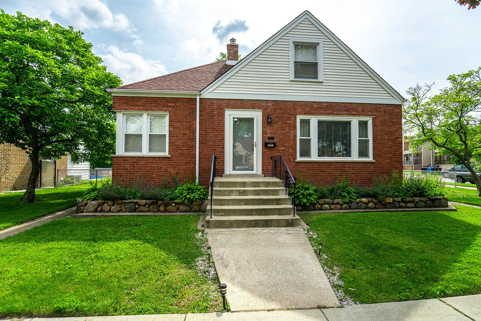 10957 S Avenue F photo 1