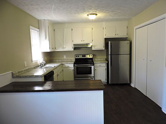4th image of 412 Willow Branch Dr