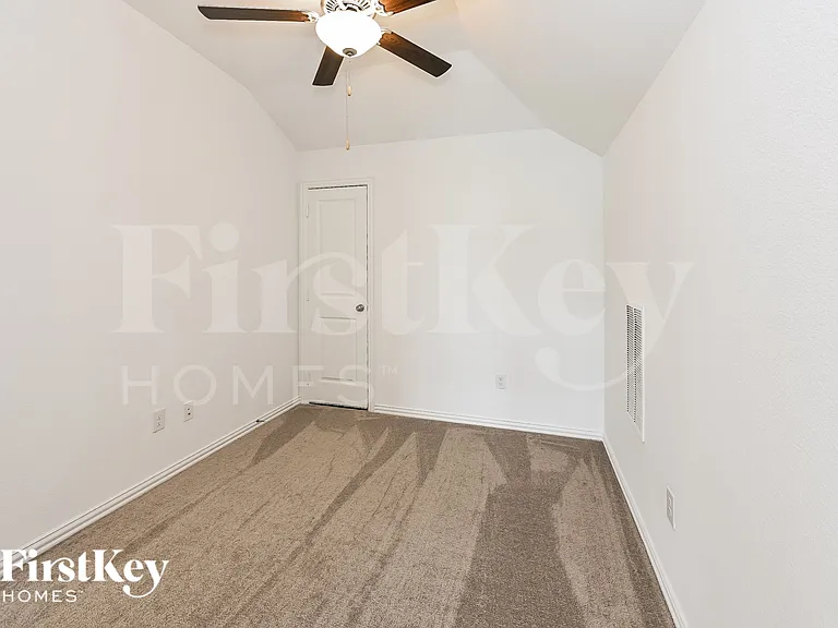 14915 Lake Shore Ave — Photo 10