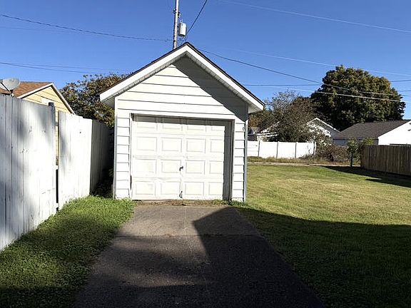 3rd image of 1207 Garst Ave