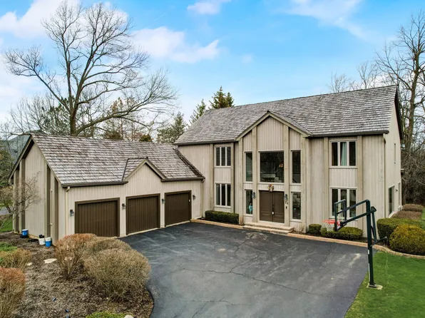 24 Sherwood Dr, Lincolnshire, IL 60069