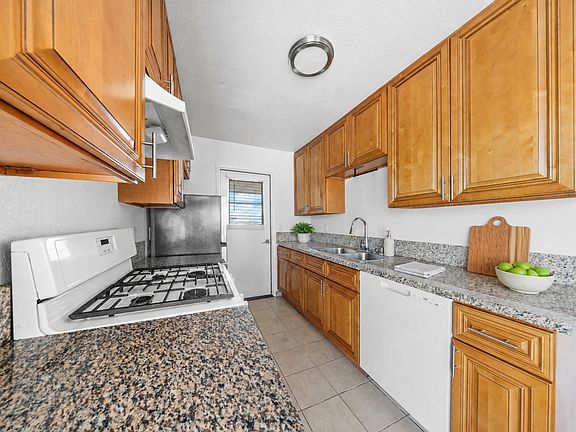 4th image of 3249 E 15th St APT 5