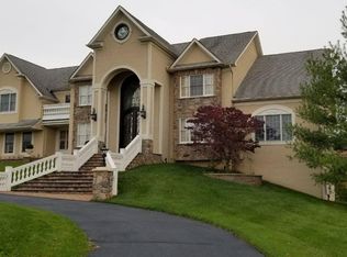 28 Aspen Dr, Warminster, PA