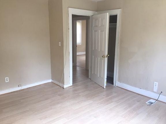 5th image of 3100 Tidewater Dr APT B