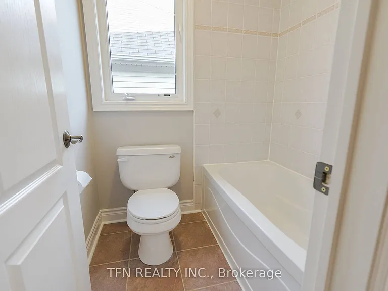 1648 Pennel Dr #UPPER — Photo 34