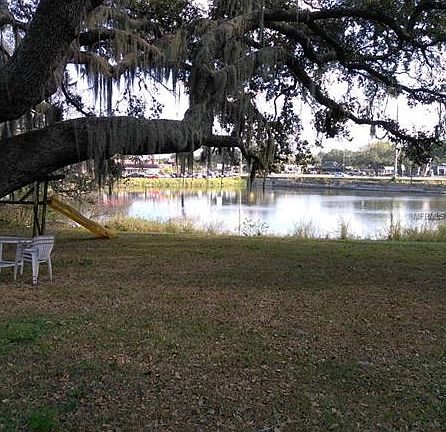 4th image of 1217 Lakeside Dr