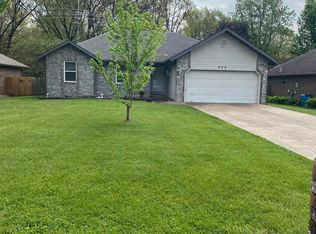 944 S Belcrest Ave, Springfield, MO 65802