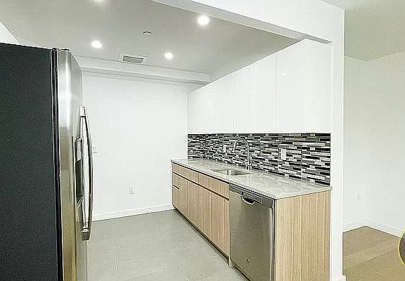 5th image of 28-16 21st St #604