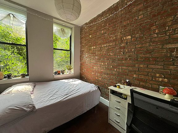 5th image of 204 Starr St APT 3F