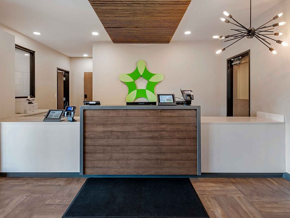 Lobby and Guest Check-in