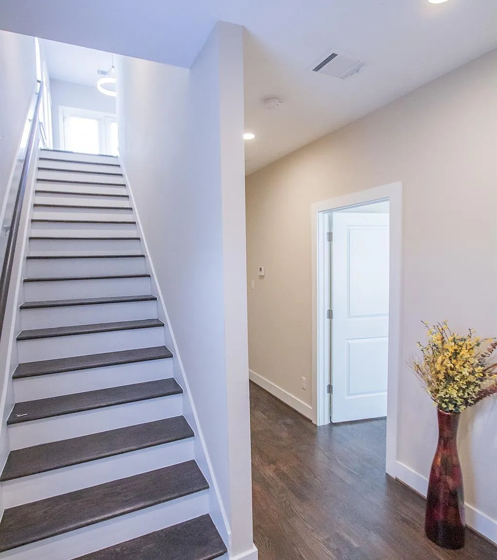 3 bed, 3.5 bath, 2108 sqft, $2,600 — Photo 3