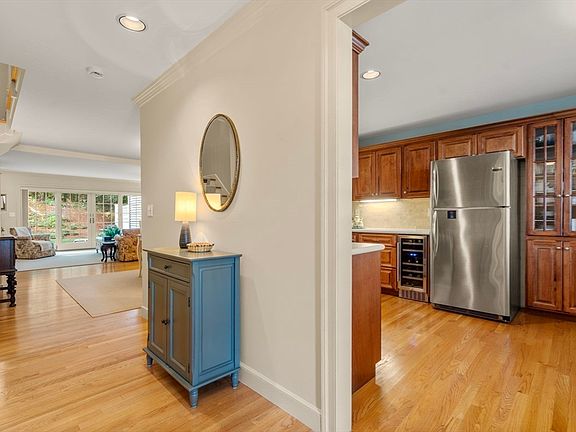 2nd image of 9 Highcroft Way #9