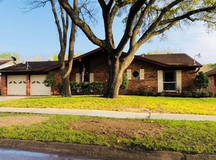5123 Shady Oaks Ln, Friendswood, TX 77546