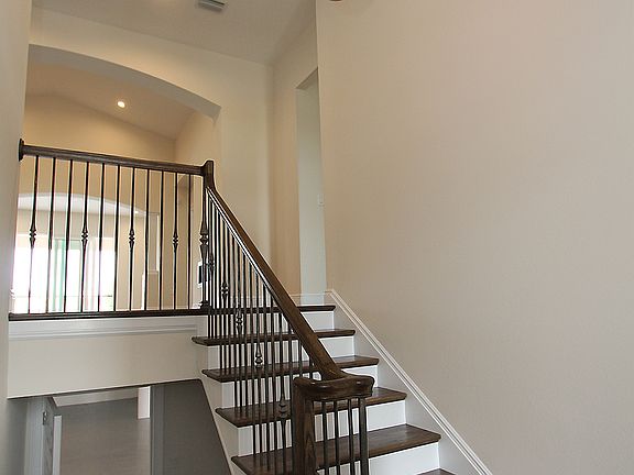 2nd image of 16 Bayfront Ct S