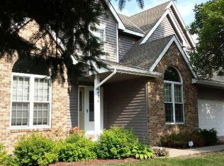 2474 Pond Cir E, Mendota Heights, MN 55120