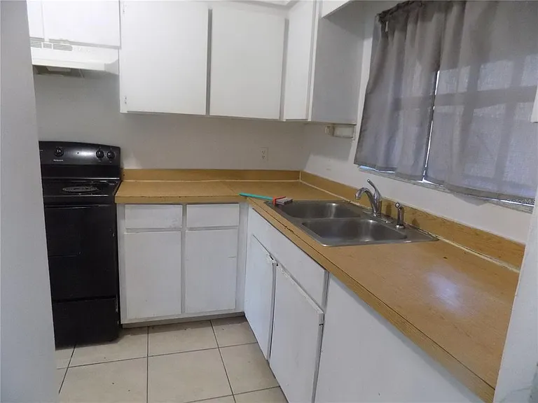 1110 SW 62nd Ter #B-C-A — Photo 12