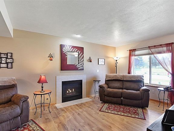 3rd image of 3125 E 44th Ave