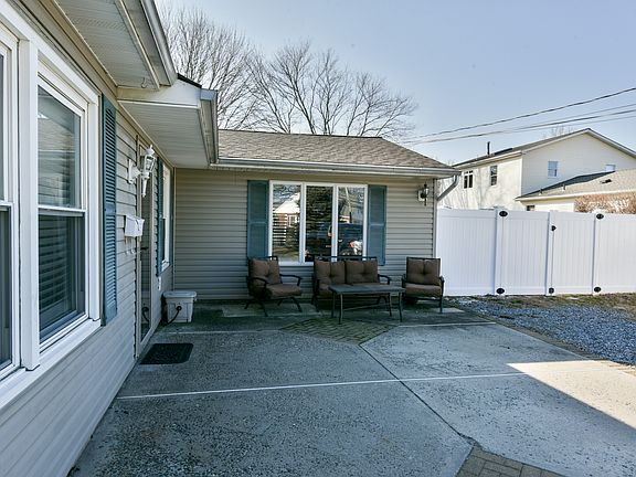 3rd image of 455 Cliffwood Ave