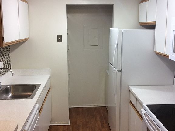 3rd image of 13750 Village Green Blvd