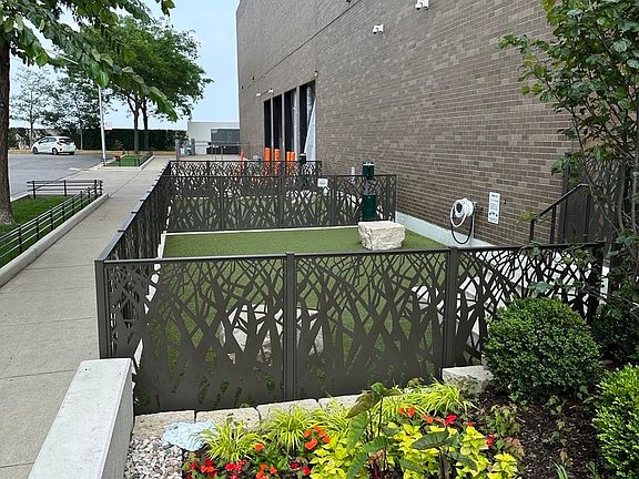 3rd image of 6033 N Sheridan Rd APT 26L
