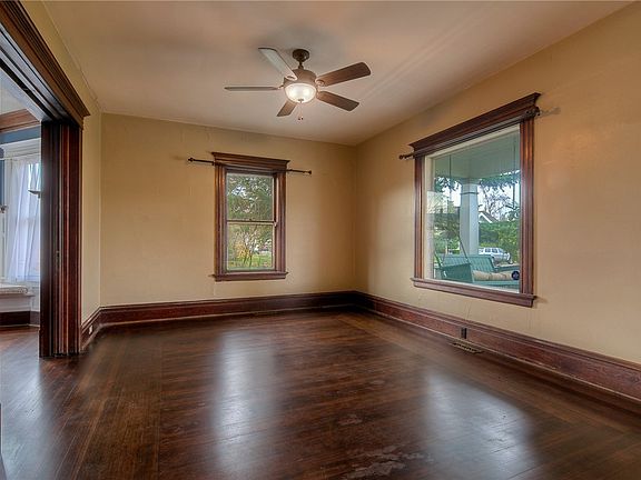 3rd image of 1403 N Anderson St