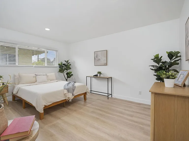 308 S Laurel St — Photo 11